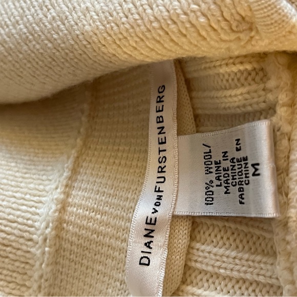 Very elegant,beautiful 100% wool. New, without tags. - Picture 5 of 9